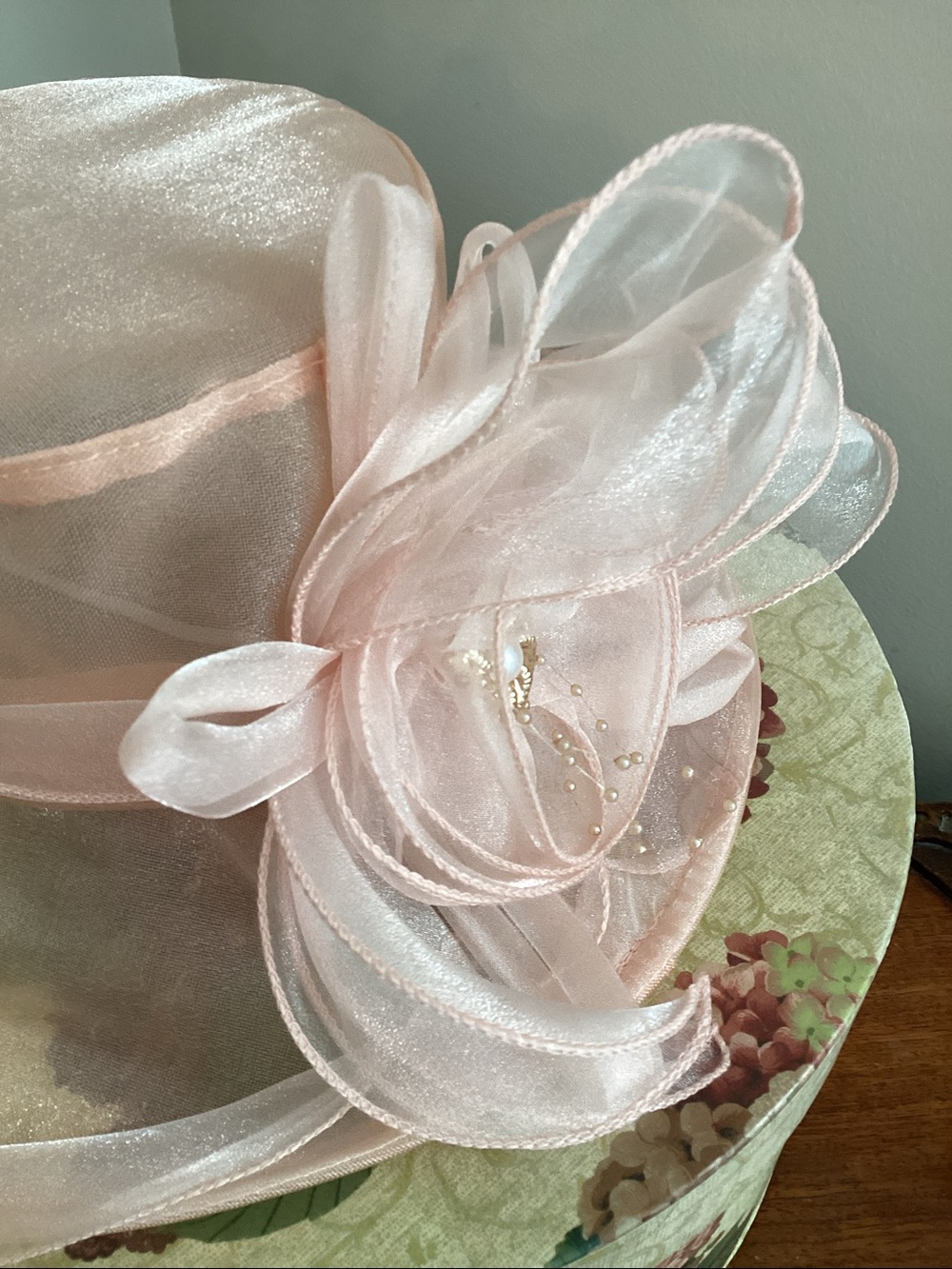 Elegant Organza Blush Organza Wide-Brim Hat Tea Parties, Horse Derby’s - Picture 8 of 9